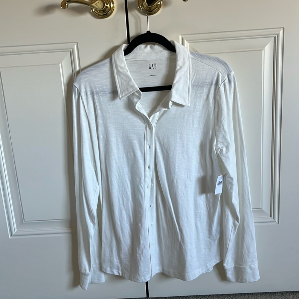 LAST CHANCE New gap shirt large